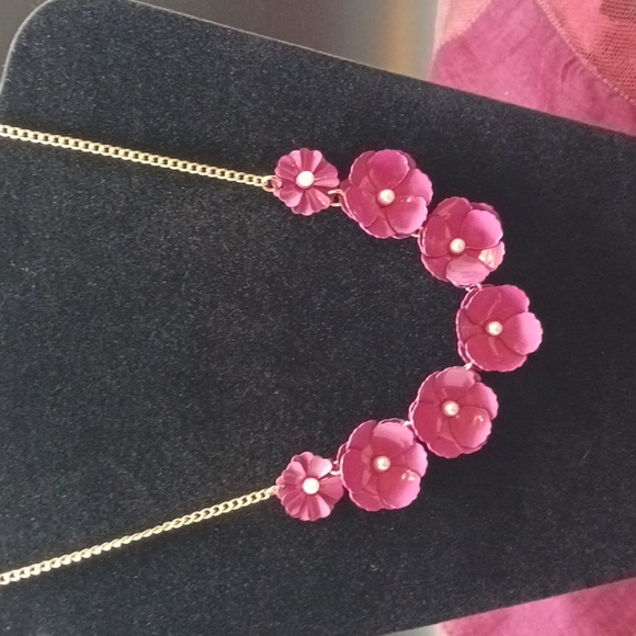 Charming Charlie Metal Flower Necklace Gold-Tone Chain 20" Long - Picture 2 of 5